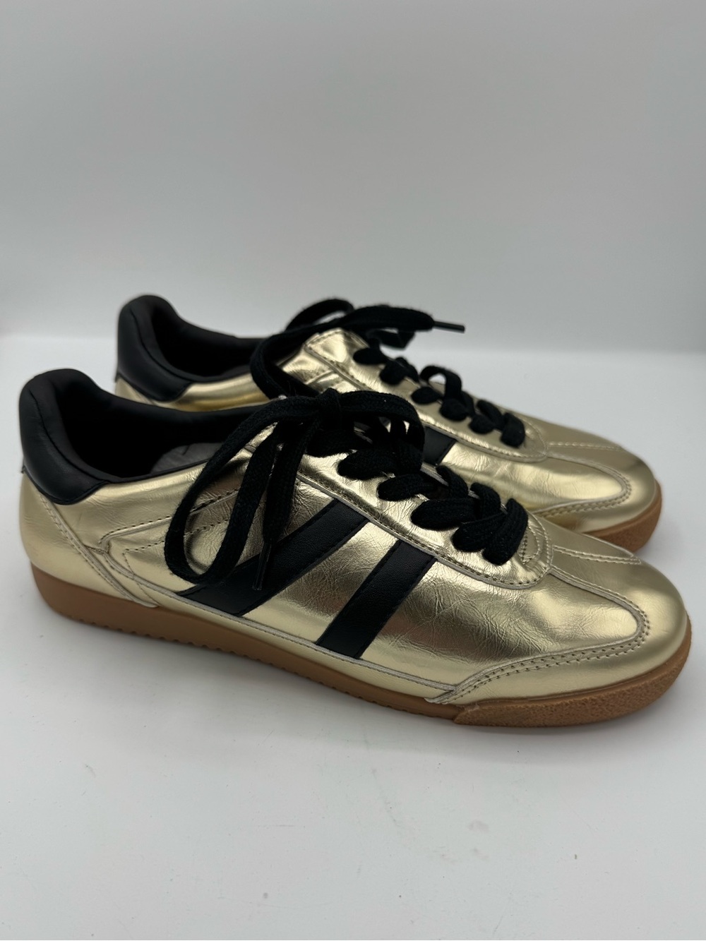 Steve Madden Nirvanna Gold Metallic Sneakers Size 7 retro trendy sporty school